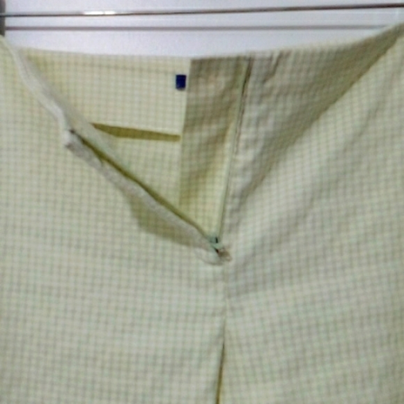 Smart Set green gingham capris - Picture 4 of 6